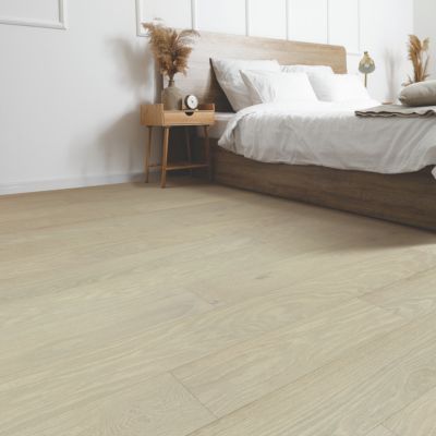 hardwood floors in a Tillsonburg bedroom